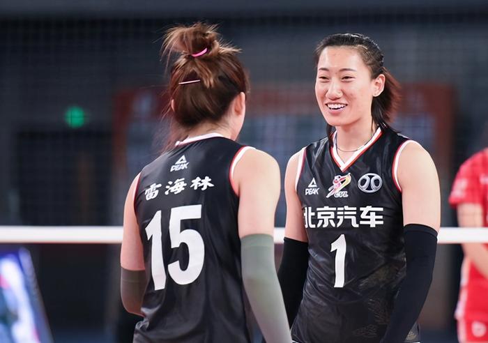 包含排球赛场再起风云:河套赤兔队击败江汉火箭队,脚步移动更到位年轻人站出来了的词条九游体育赛事直播