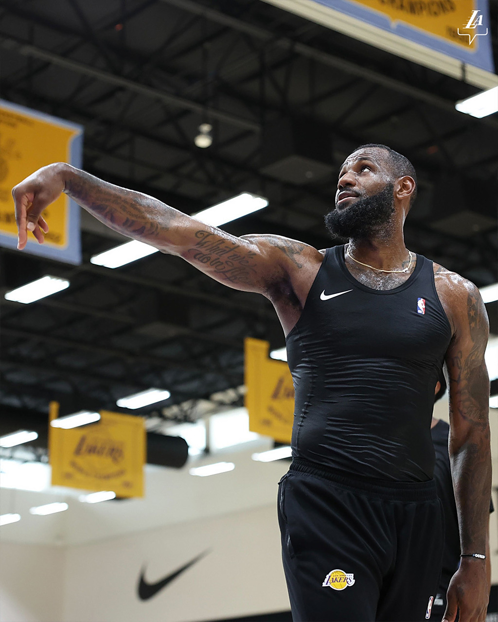 关于洛杉矶湖人发布备战花絮，今晚复出首秀，NBA季后赛任务艰巨，高层口径保持一致的信息九游体育官网